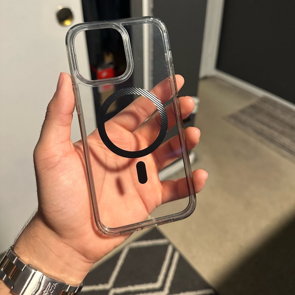 Spigen iPhone 14 pro max carbon fiber MagSafe case